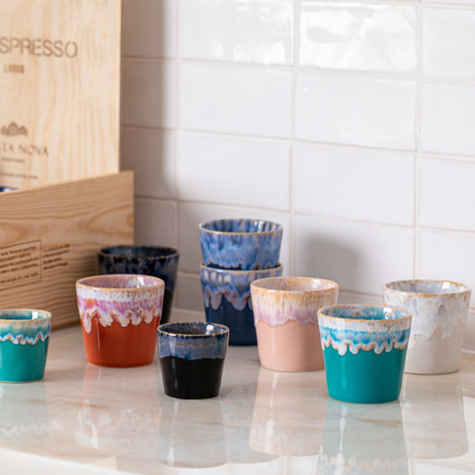 Set van Costa Nova Grespresso koffiekopjes en espressokopjes van keramiek, 210 ml, taps toelopend design met reactief glazuur op de rand, kleuren zwart, denim, rood, roze, gris, turquoise