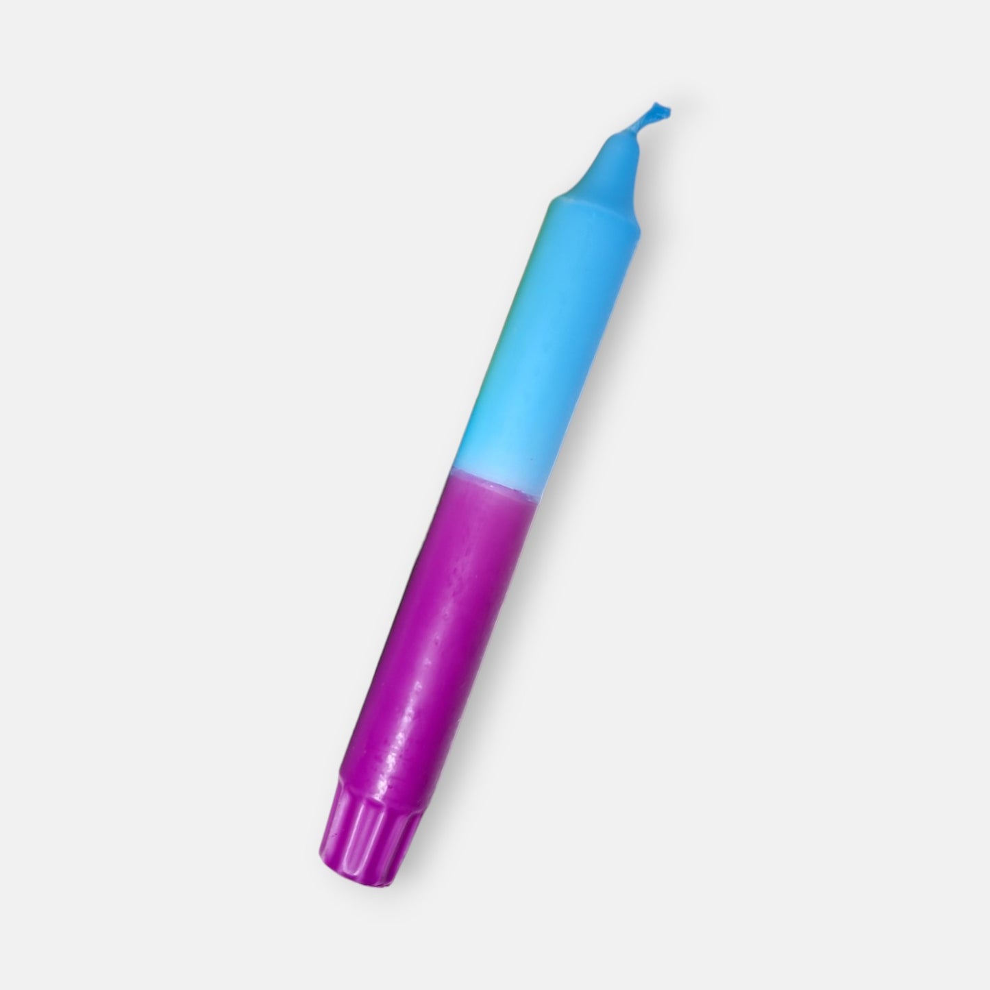 Kaars van Dippy uit de Summer 25 collectie blauw met paars