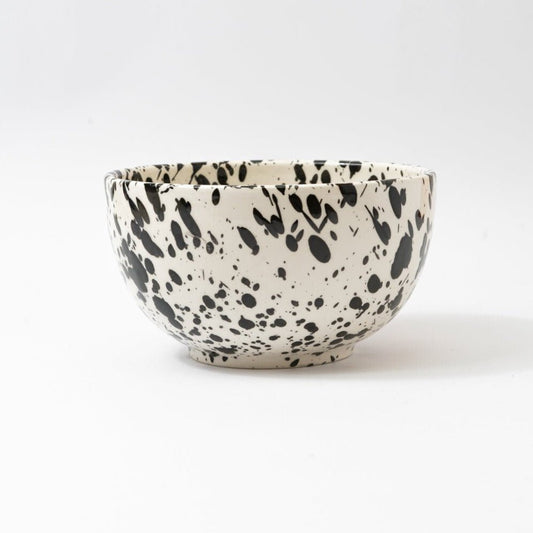 Tierra Cocida handgemaakte kom 14cm witte basis met zwarte glazuurspetters