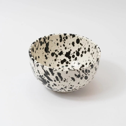Tierra Cocida handgemaakte kom 14cm witte basis met zwarte glazuurspetters