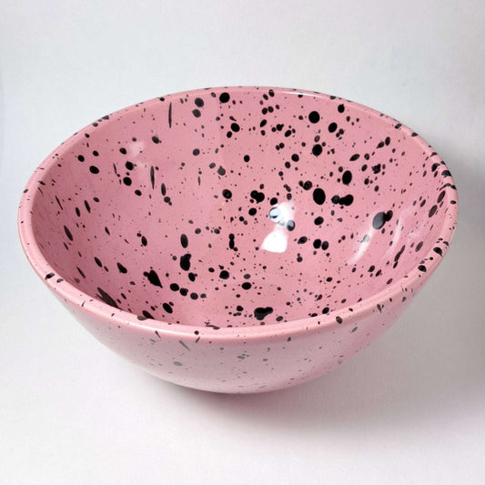 Tierra Cocida grote salade schaal keramiek 21cm roze basis met zwarte glazuurspetters