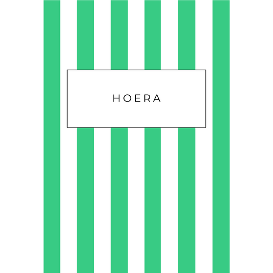 Wenskaart a6 formaat met groene strepen en het woord hoera in wit kader