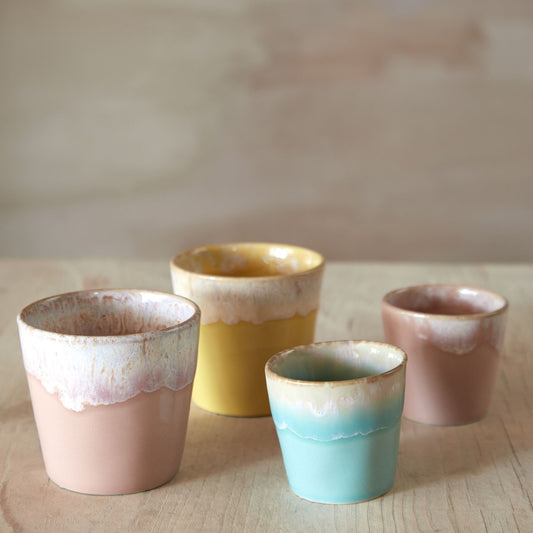 Set koffie- en espressokopjes Costa Nova Grespresso kopje van keramiek, 210 en 90 ml, taps toelopend design, kleuren roze, geel en azur
