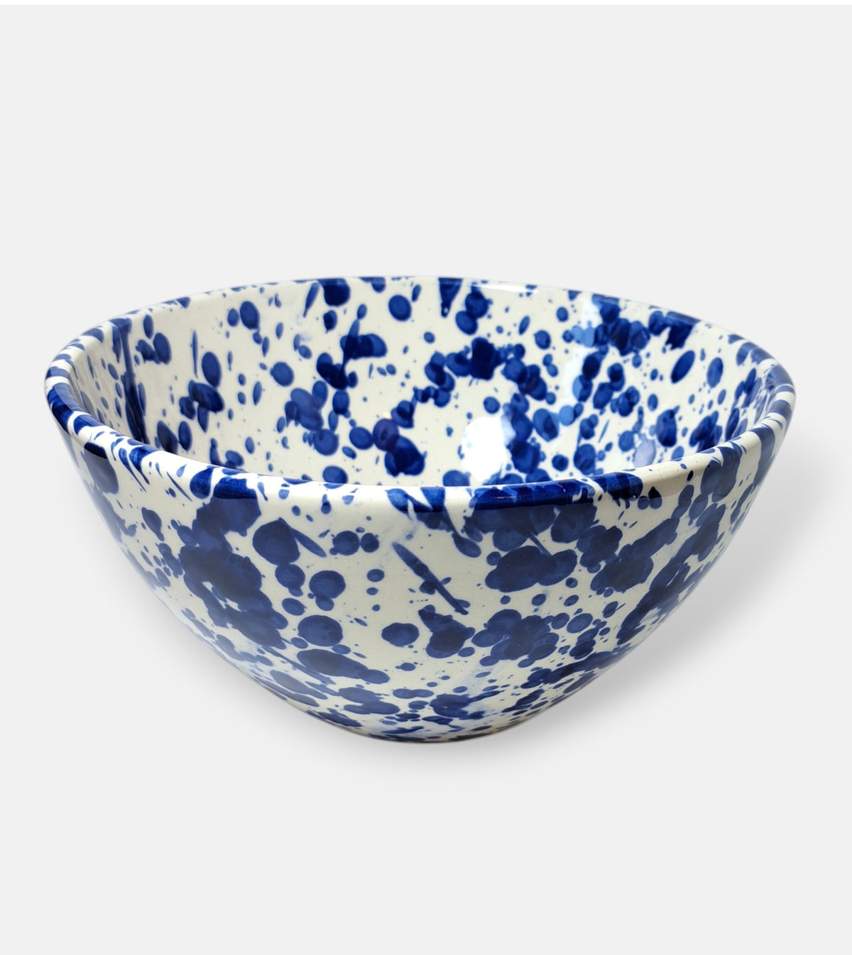 Tierra Cocida grote salade schaal keramiek 21cm witte basis met grote blauwe glazuurspetters