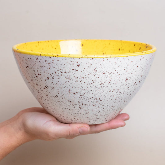 Tierra Cocida grote salade schaal keramiek 21cm roze basis met zwarte glazuurspetters
